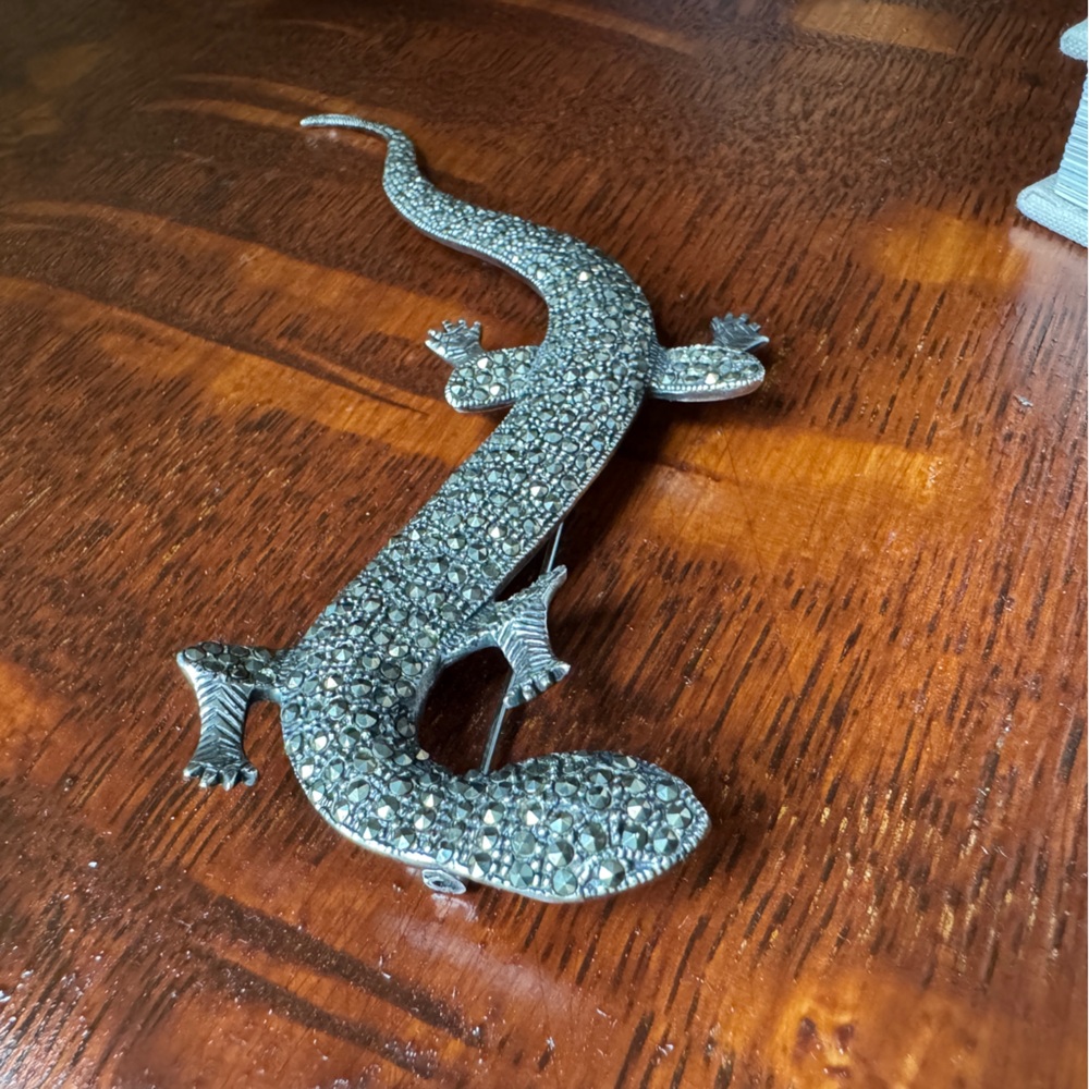 5.5” Silver Lizard Brooch with Marcacites - Picture 8 of 15